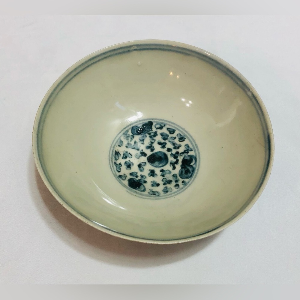 CHINA MID MING DYNASTY (15TH-16TH C AD) BLUE AND WHITE PORCELAIN BOWL